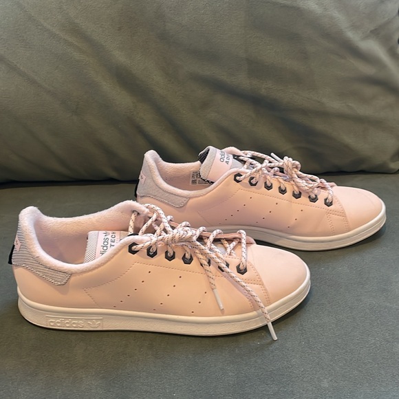 Pink Adidas Aditech Low Top Sneaker Sz 9.5” - Picture 3 of 6